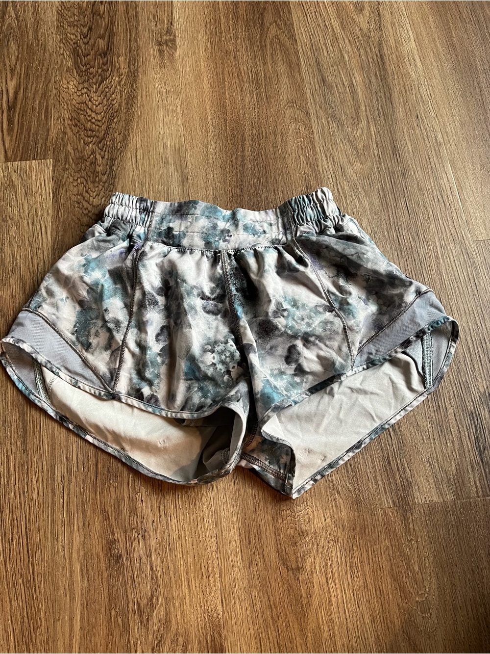 GUC Lululemon Hotty Hot Shorts Kaleidofloral multi - 2
